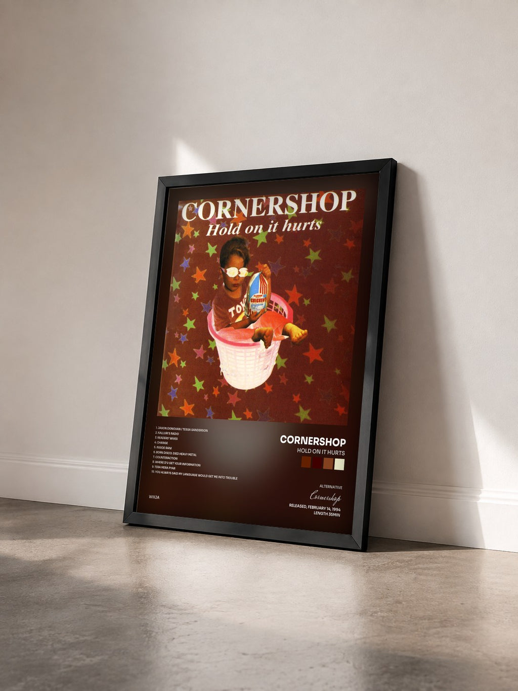 #noir Tableau de l'album Hold On It Hurts de Cornershop vu de trois quarts, cadre noir