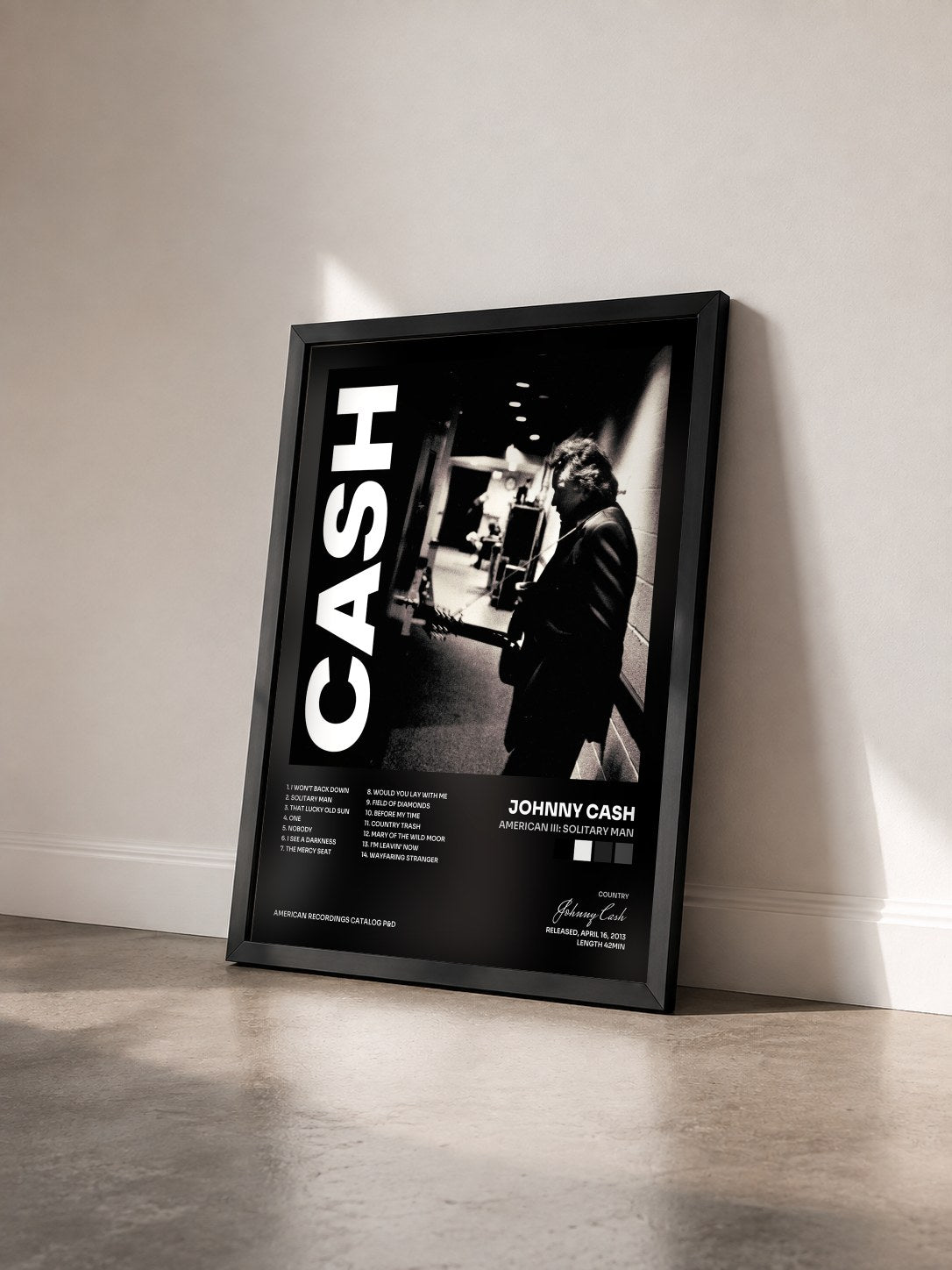 #noir Tableau de l'album American III: Solitary Man de Johnny Cash vu de trois quarts, cadre noir