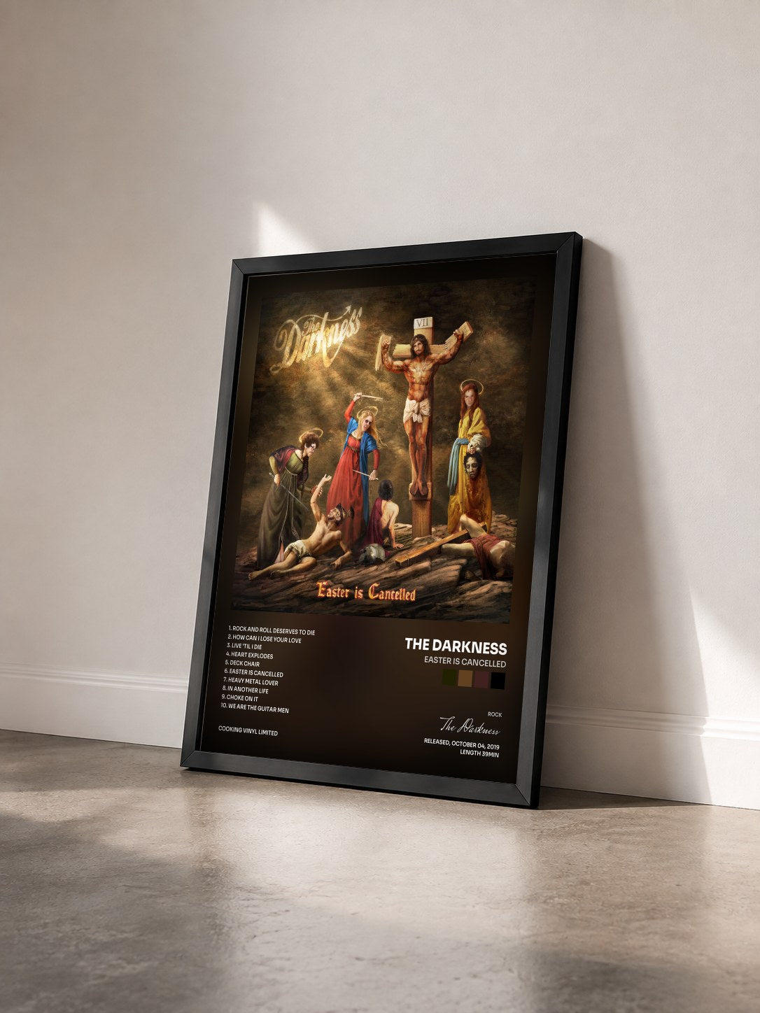 #noir Tableau de l'album Easter is Cancelled de The Darkness vu de trois quarts, cadre noir