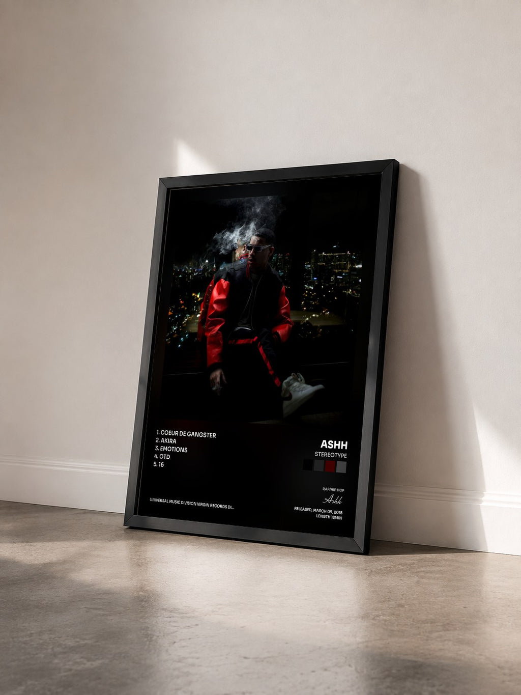 #noir Tableau de l'album STEREOTYPE de Ashh vu de trois quarts, cadre noir