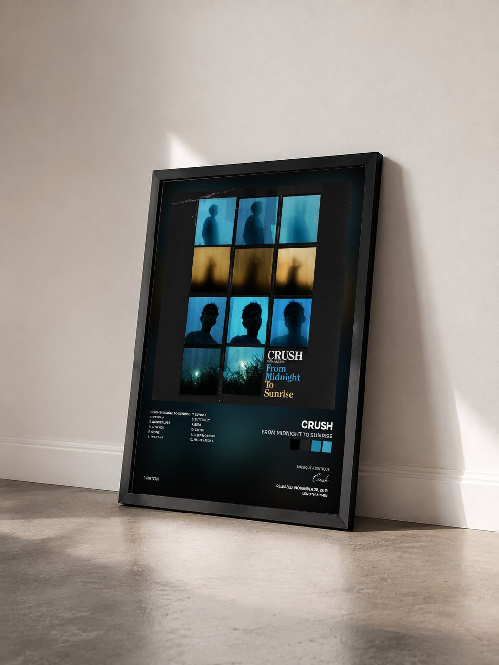 #noir Tableau de l'album From Midnight To Sunrise de Crush vu de trois quarts, cadre noir