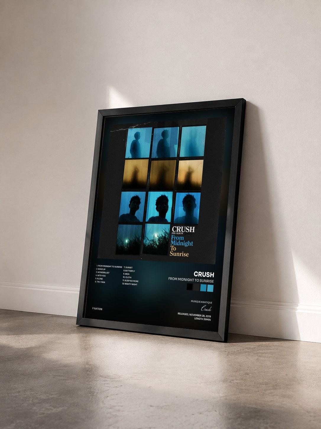 #noir Tableau de l'album From Midnight To Sunrise de Crush vu de trois quarts, cadre noir