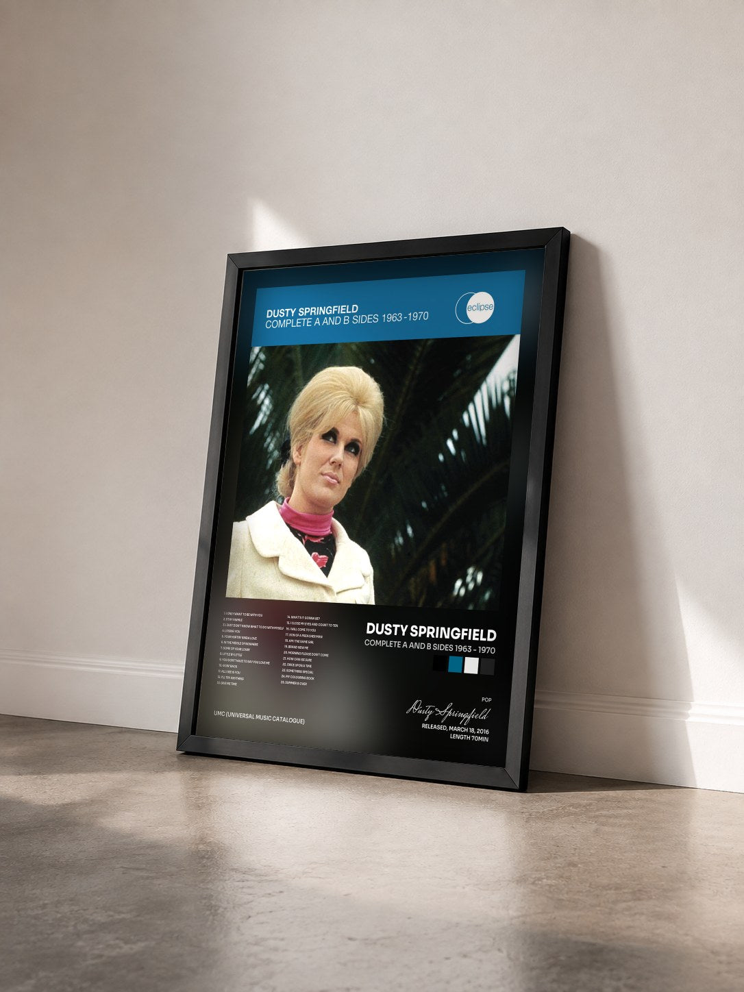 #noir Tableau de l'album Complete A And B Sides 1963 - 1970 de Dusty Springfield vu de trois quarts, cadre noir