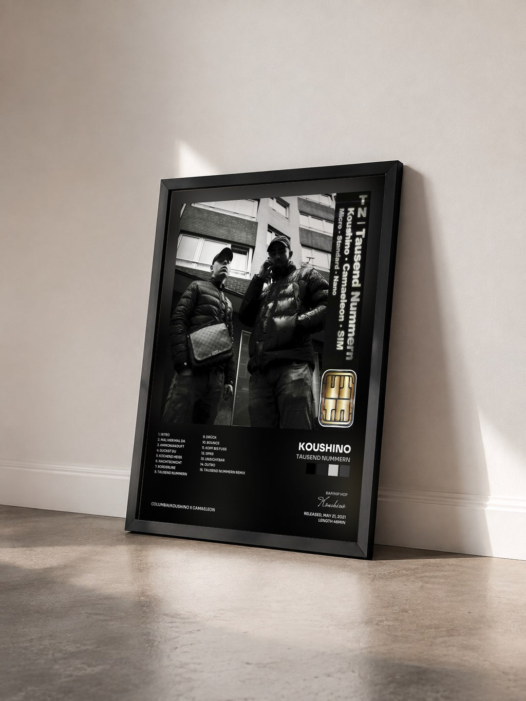 #noir Tableau de l'album Tausend Nummern de Koushino vu de trois quarts, cadre noir