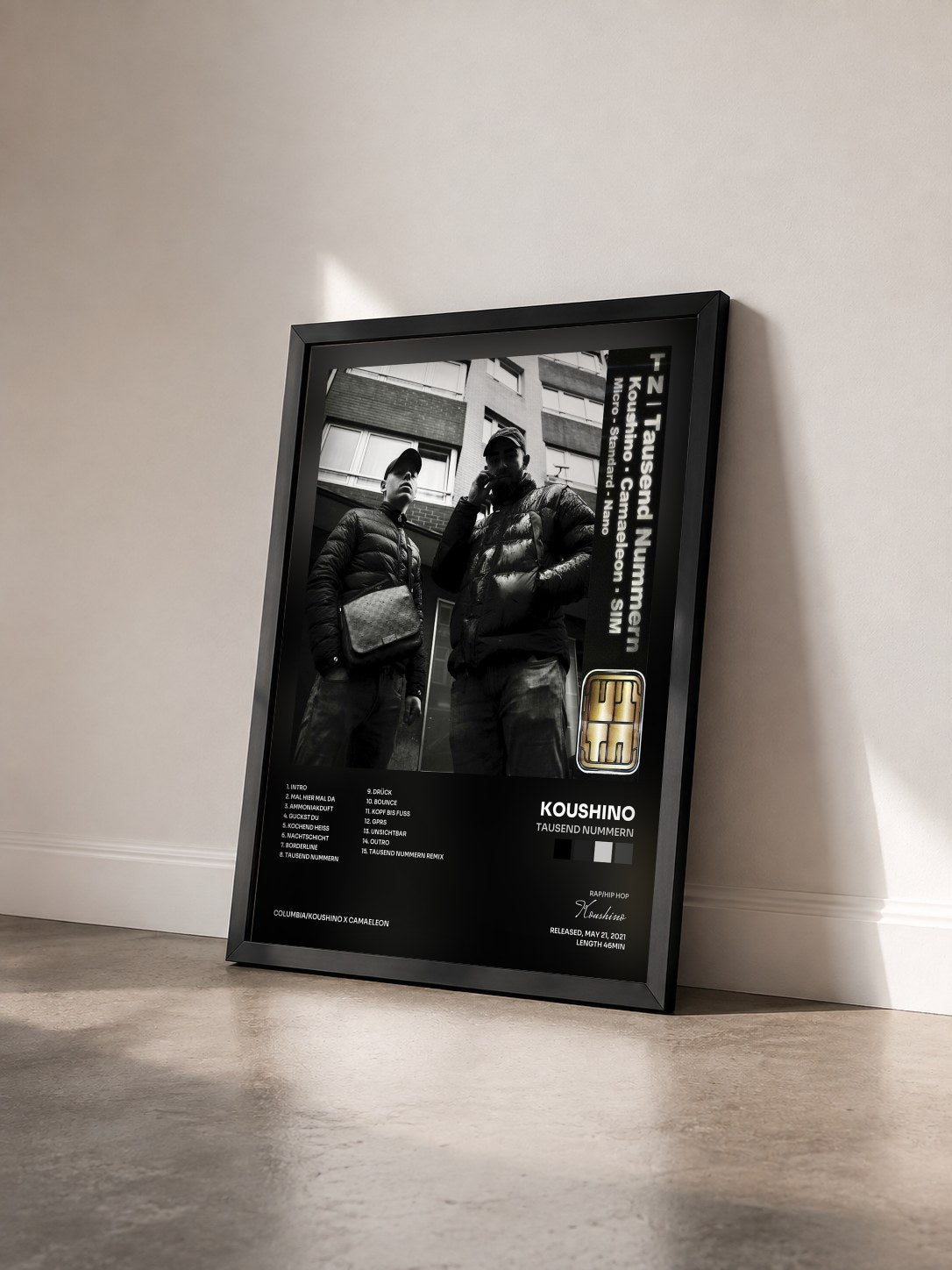 #noir Tableau de l'album Tausend Nummern de Koushino vu de trois quarts, cadre noir