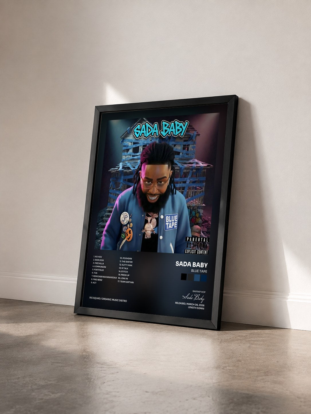 #noir Tableau de l'album BLUE TAPE de Sada Baby vu de trois quarts, cadre noir