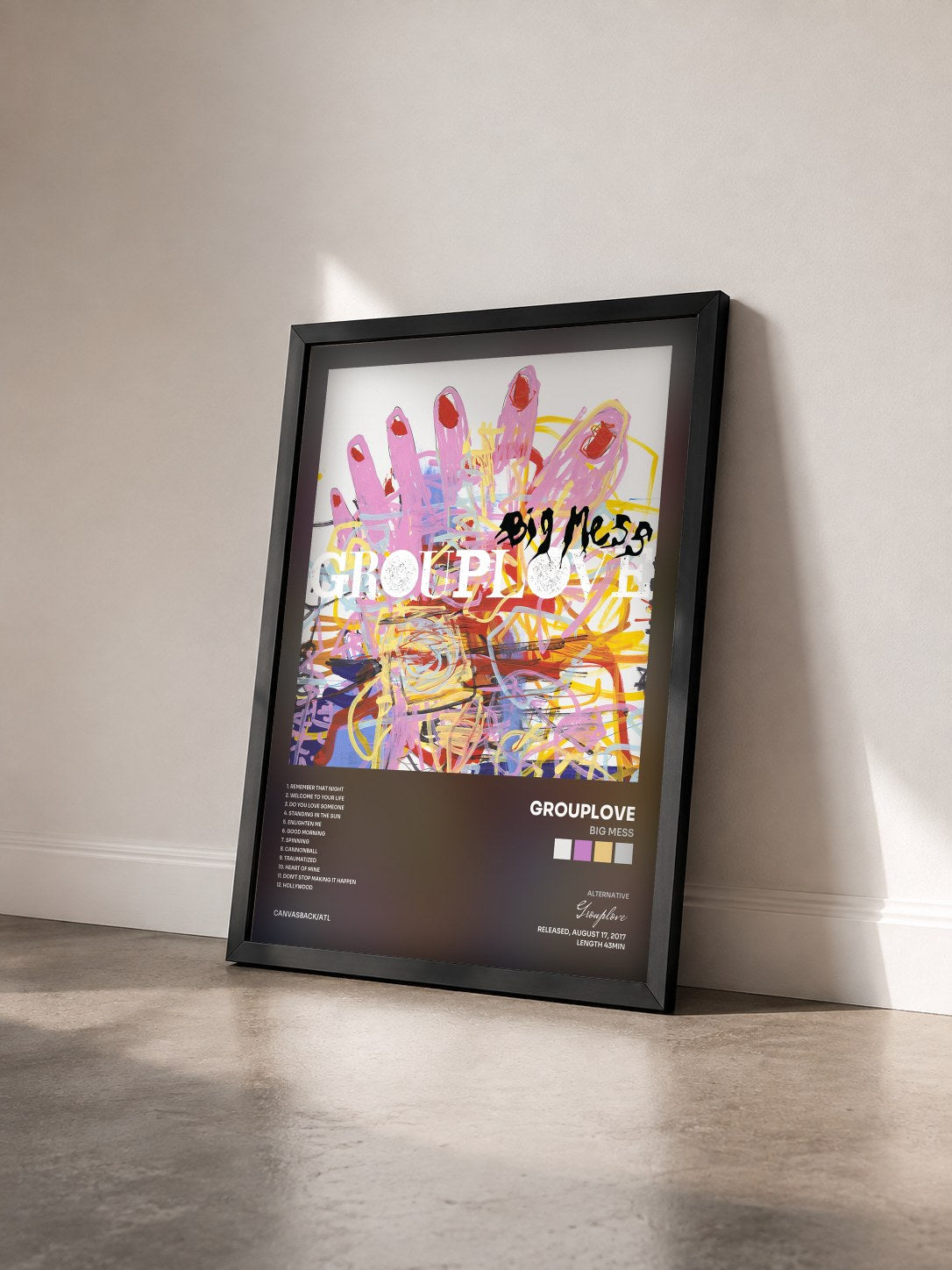 #noir Tableau de l'album Big Mess de Grouplove vu de trois quarts, cadre noir