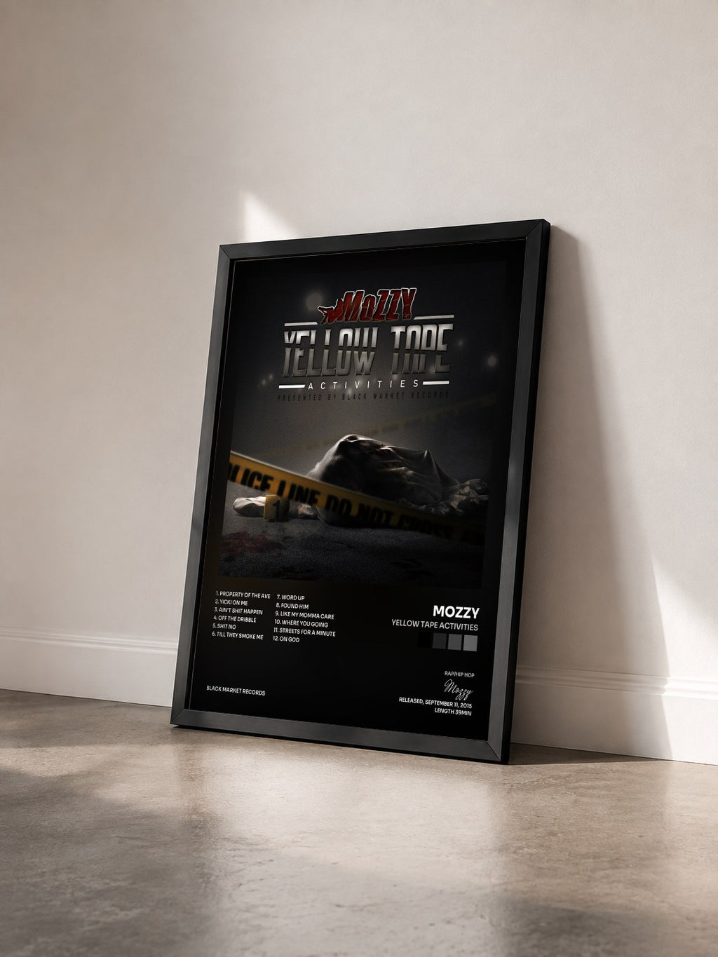 #noir Tableau de l'album Yellow Tape Activities de Mozzy vu de trois quarts, cadre noir