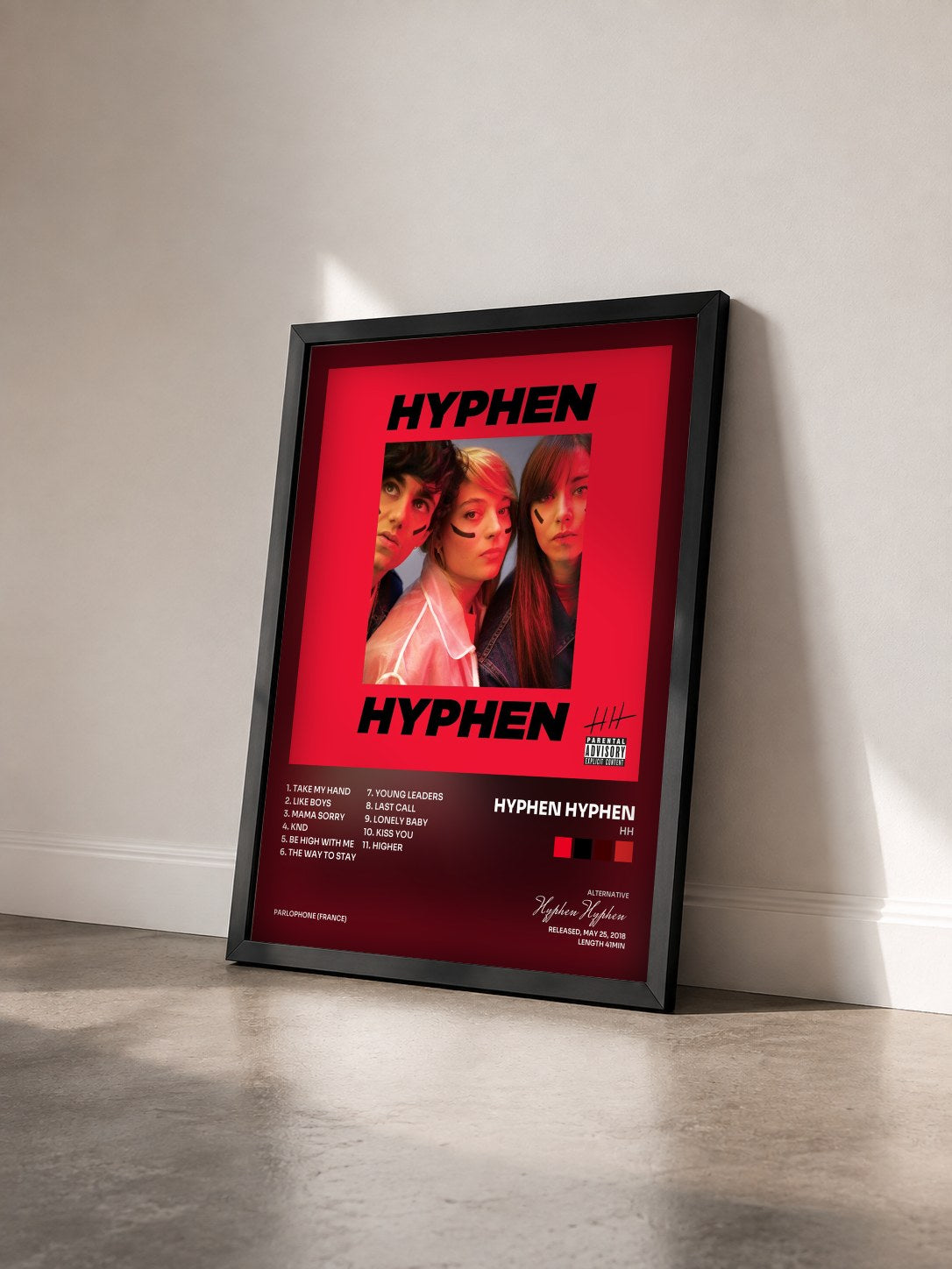 #noir Tableau de l'album HH de Hyphen Hyphen vu de trois quarts, cadre noir