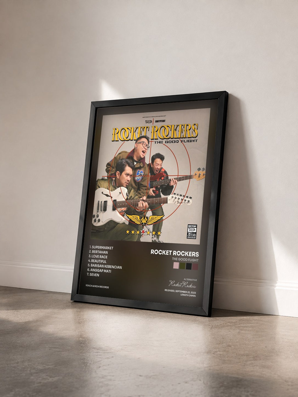 #noir Tableau de l'album The Good Flight de Rocket Rockers vu de trois quarts, cadre noir