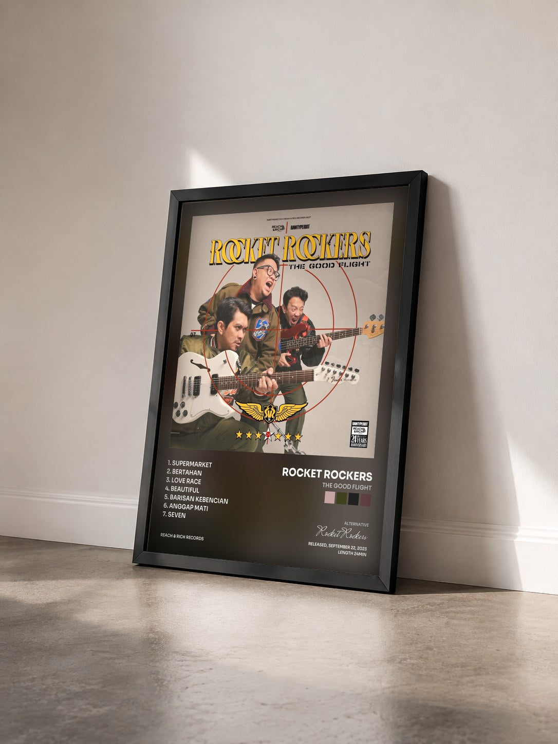 #noir Tableau de l'album The Good Flight de Rocket Rockers vu de trois quarts, cadre noir
