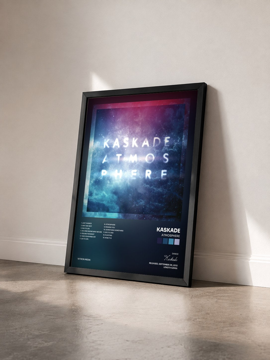 #noir Tableau de l'album Atmosphere de Kaskade vu de trois quarts, cadre noir