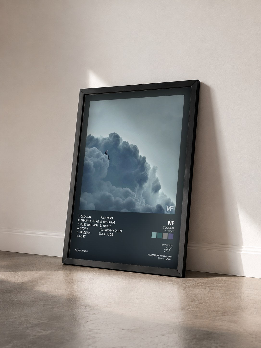 #noir Tableau de l'album CLOUDS (THE MIXTAPE) de NF vu de trois quarts, cadre noir