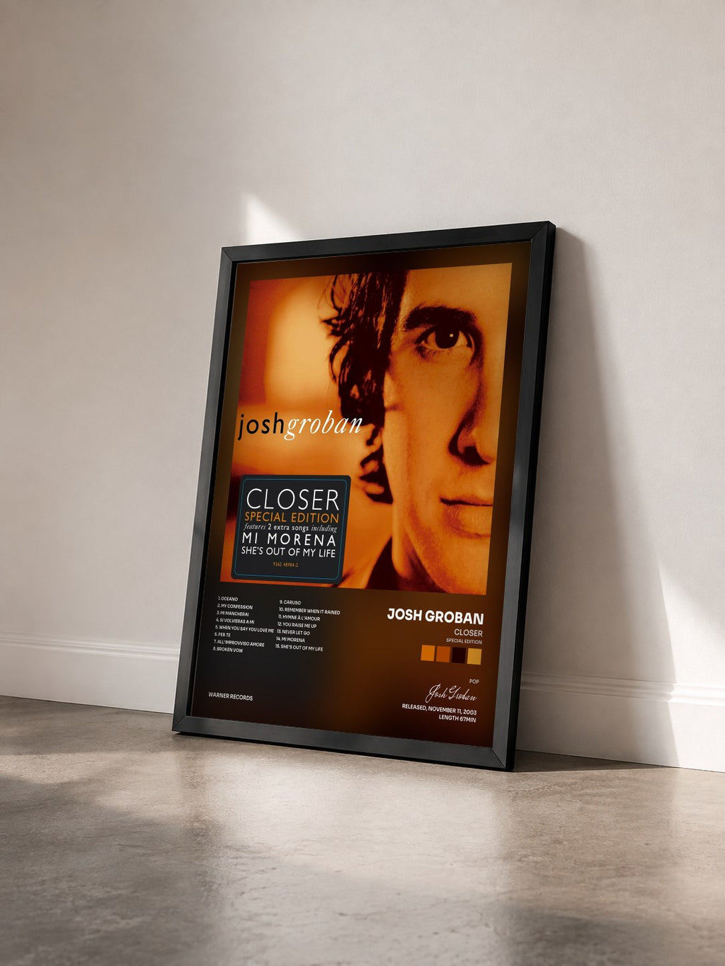 #noir Tableau de l'album Closer (Special Edition) de Josh Groban vu de trois quarts, cadre noir