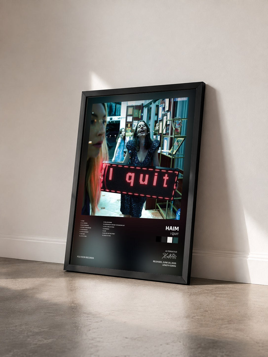 #noir Tableau de l'album I quit de HAIM vu de trois quarts, cadre noir