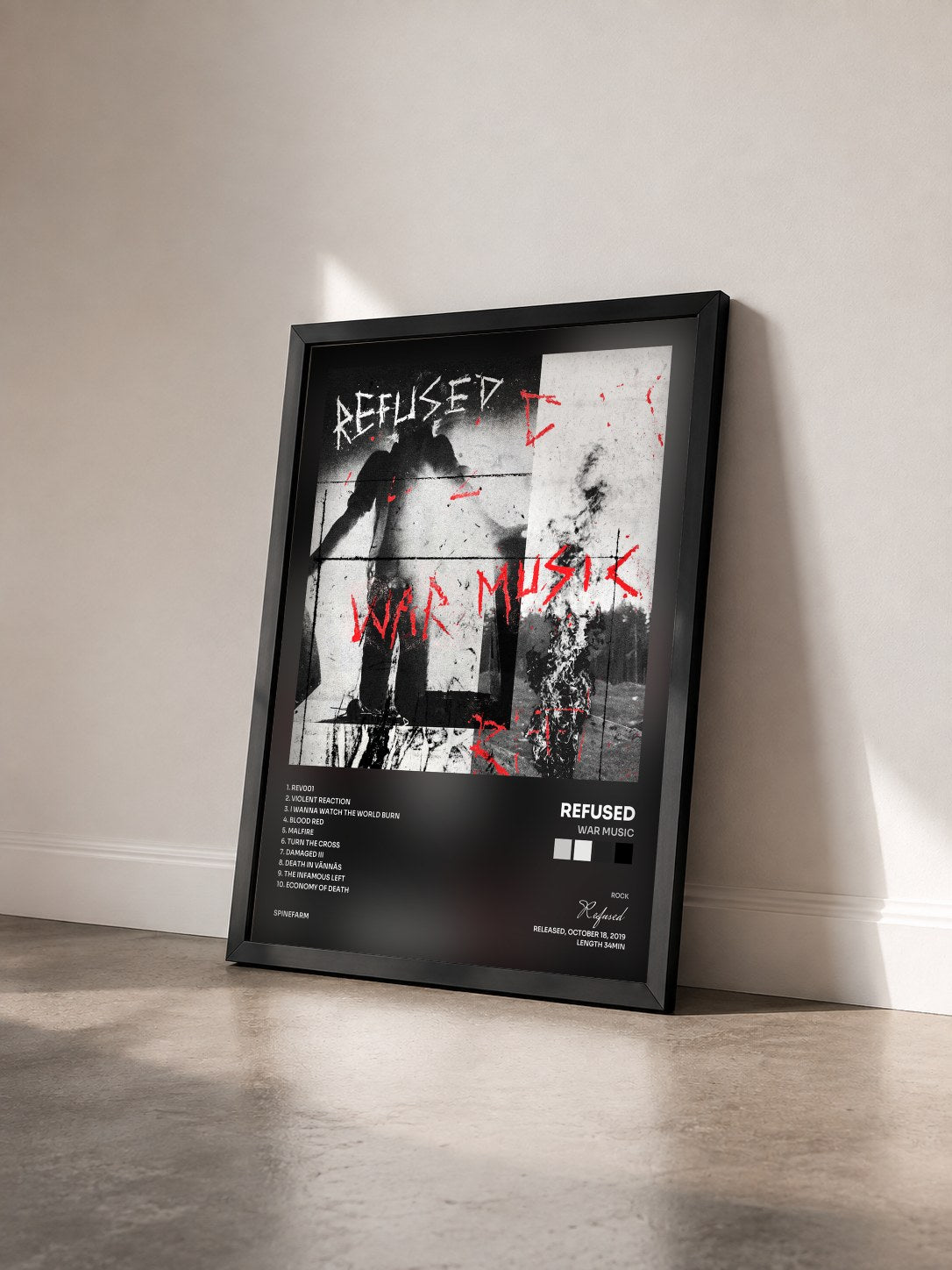 #noir Tableau de l'album War Music de Refused vu de trois quarts, cadre noir
