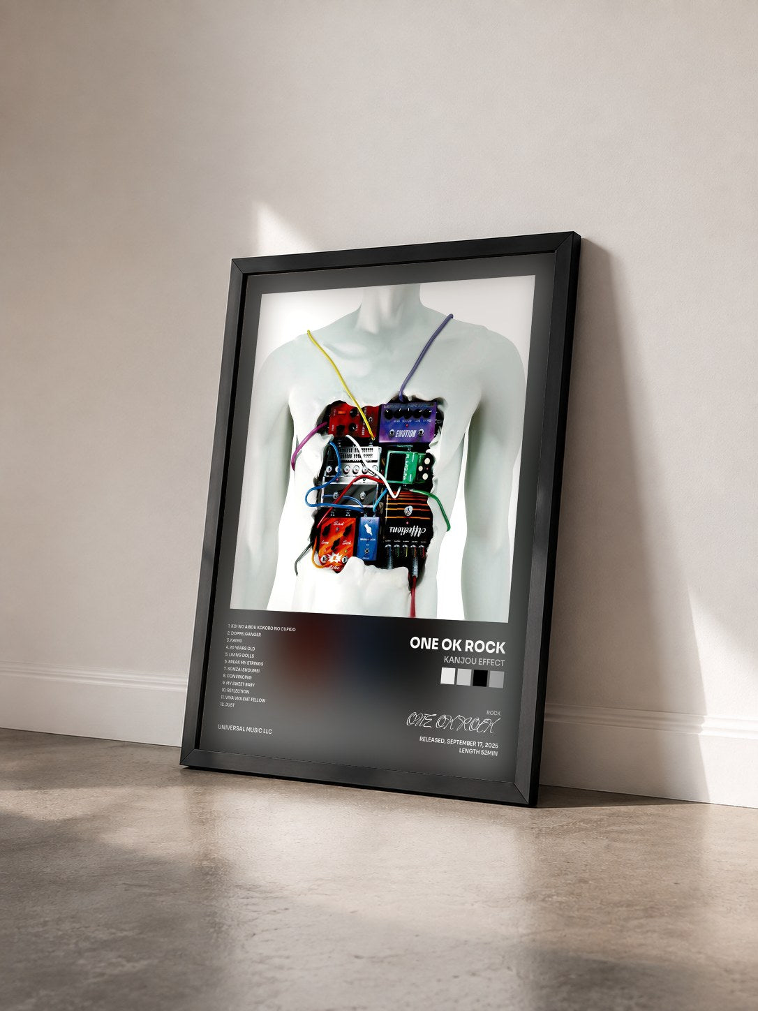 #noir Tableau de l'album Kanjou Effect de ONE OK ROCK vu de trois quarts, cadre noir