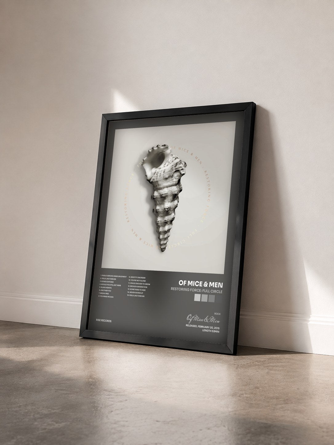 #noir Tableau de l'album Restoring Force: Full Circle de Of Mice & Men vu de trois quarts, cadre noir