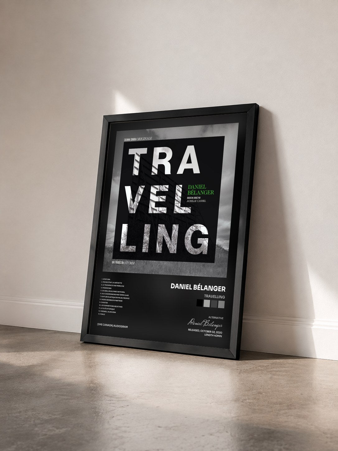 #noir Tableau de l'album Travelling de Daniel Bélanger vu de trois quarts, cadre noir