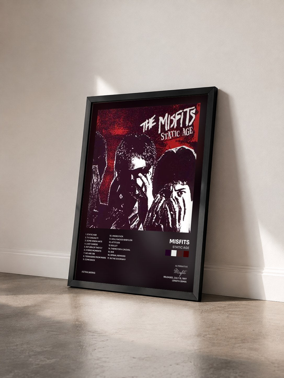 #noir Tableau de l'album Static Age de Misfits vu de trois quarts, cadre noir