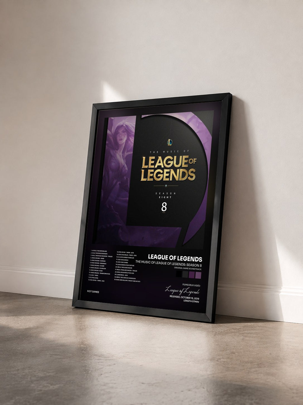 #noir The Music of League of Legends: Season 8 (Original Game Soundtrack) von League of Legends als gerahmter Kunstdruck von schräg gesehen, schwarzer Rahmen