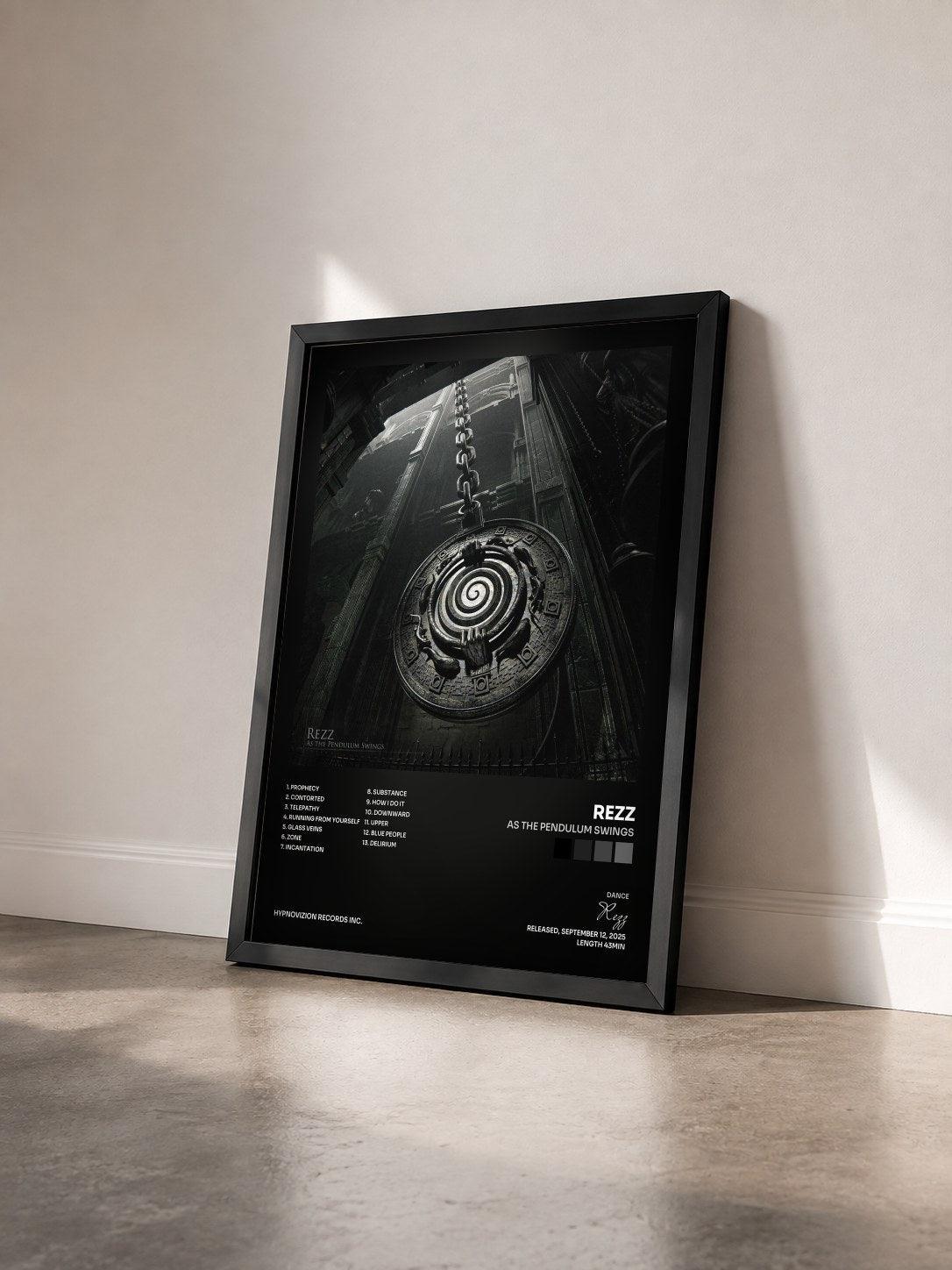 #noir Tableau de l'album As The Pendulum Swings de Rezz vu de trois quarts, cadre noir