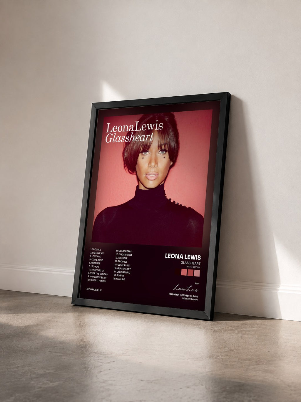 #noir Glassheart (Deluxe Edition) von Leona Lewis als gerahmter Kunstdruck von schräg gesehen, schwarzer Rahmen