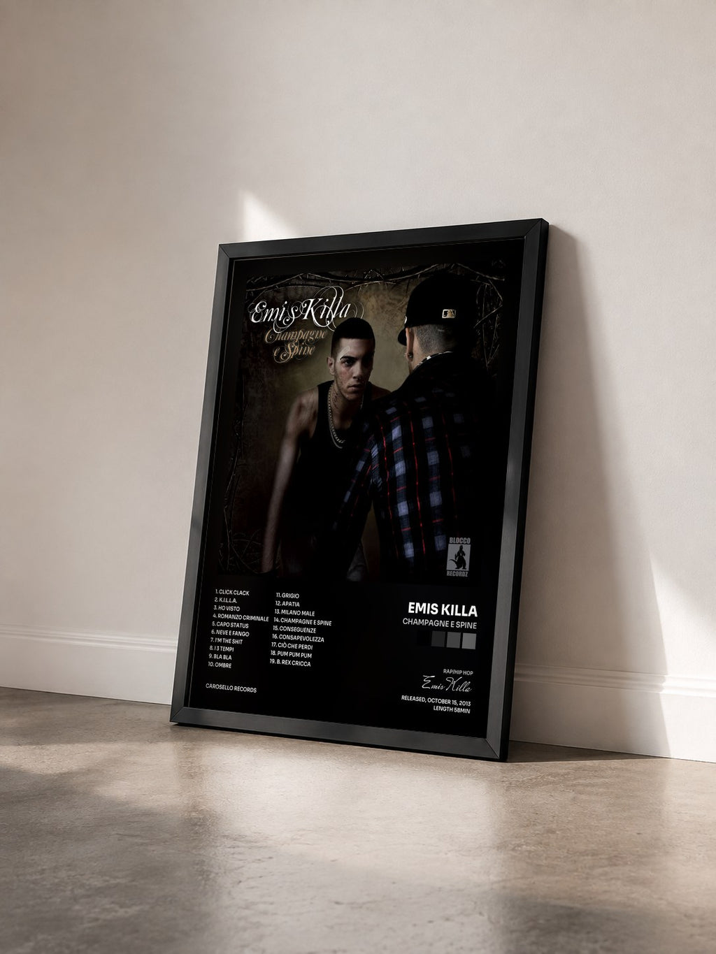 #noir Tableau de l'album Champagne e spine de Emis Killa vu de trois quarts, cadre noir