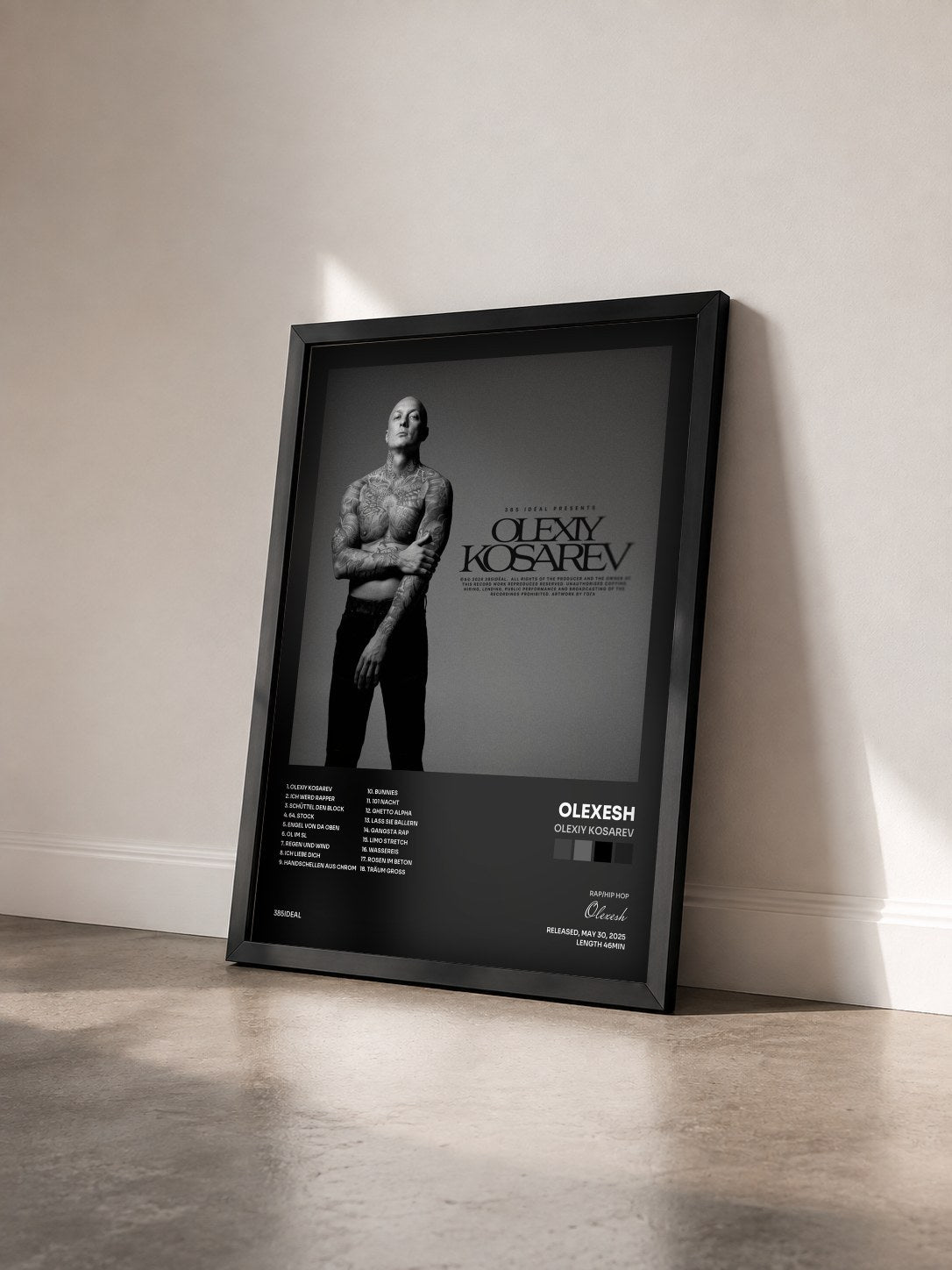 #noir Tableau de l'album Olexiy Kosarev de Olexesh vu de trois quarts, cadre noir