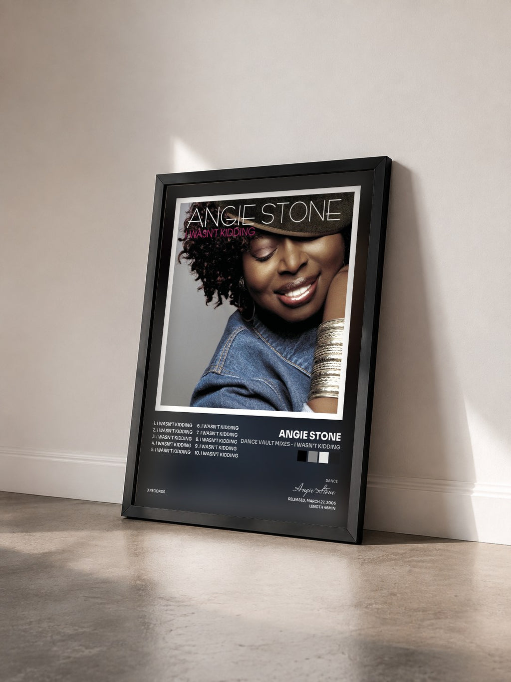 #noir Tableau de l'album Dance Vault Mixes - I Wasn't Kidding de Angie Stone vu de trois quarts, cadre noir
