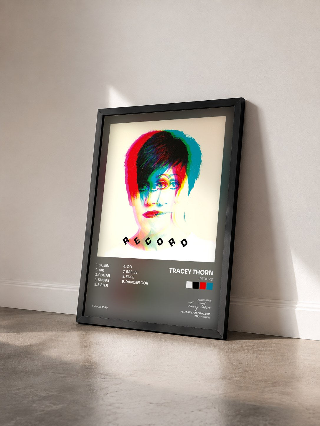 #noir Tableau de l'album Record de Tracey Thorn vu de trois quarts, cadre noir