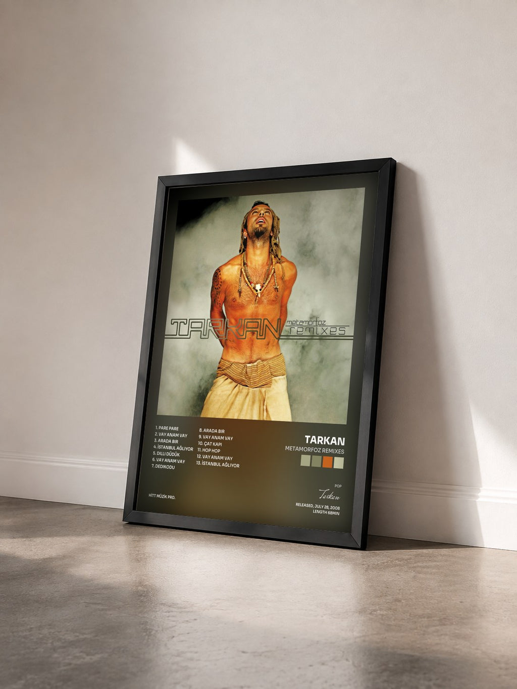 #noir Tableau de l'album Metamorfoz Remixes de Tarkan vu de trois quarts, cadre noir