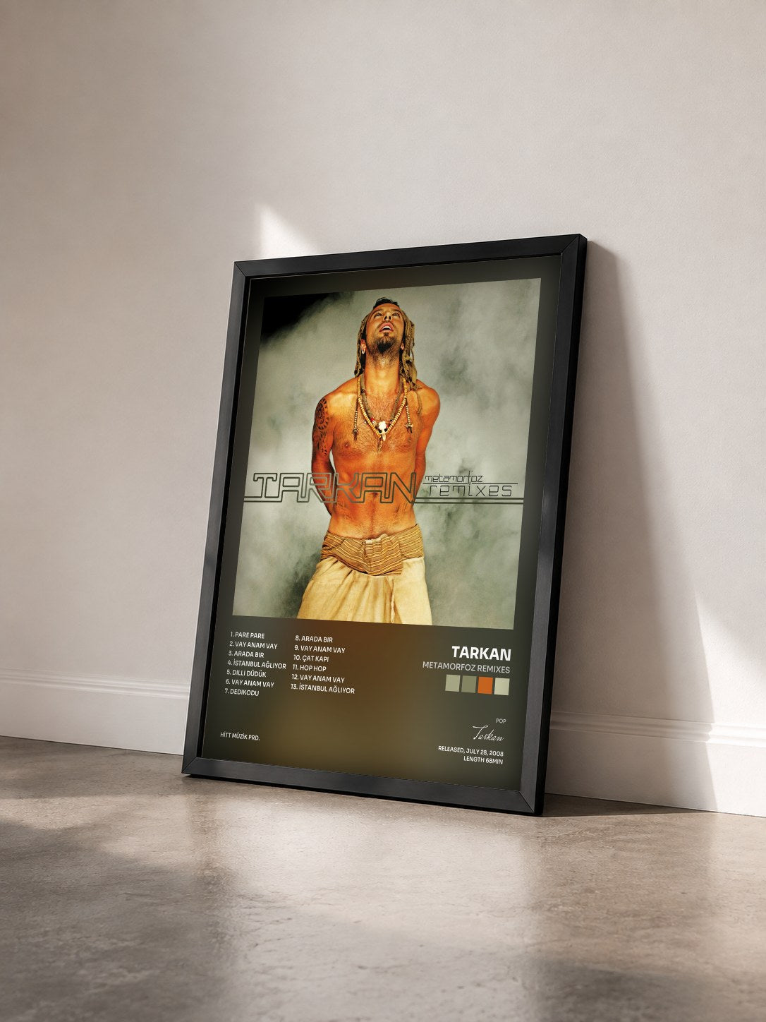 #noir Tableau de l'album Metamorfoz Remixes de Tarkan vu de trois quarts, cadre noir