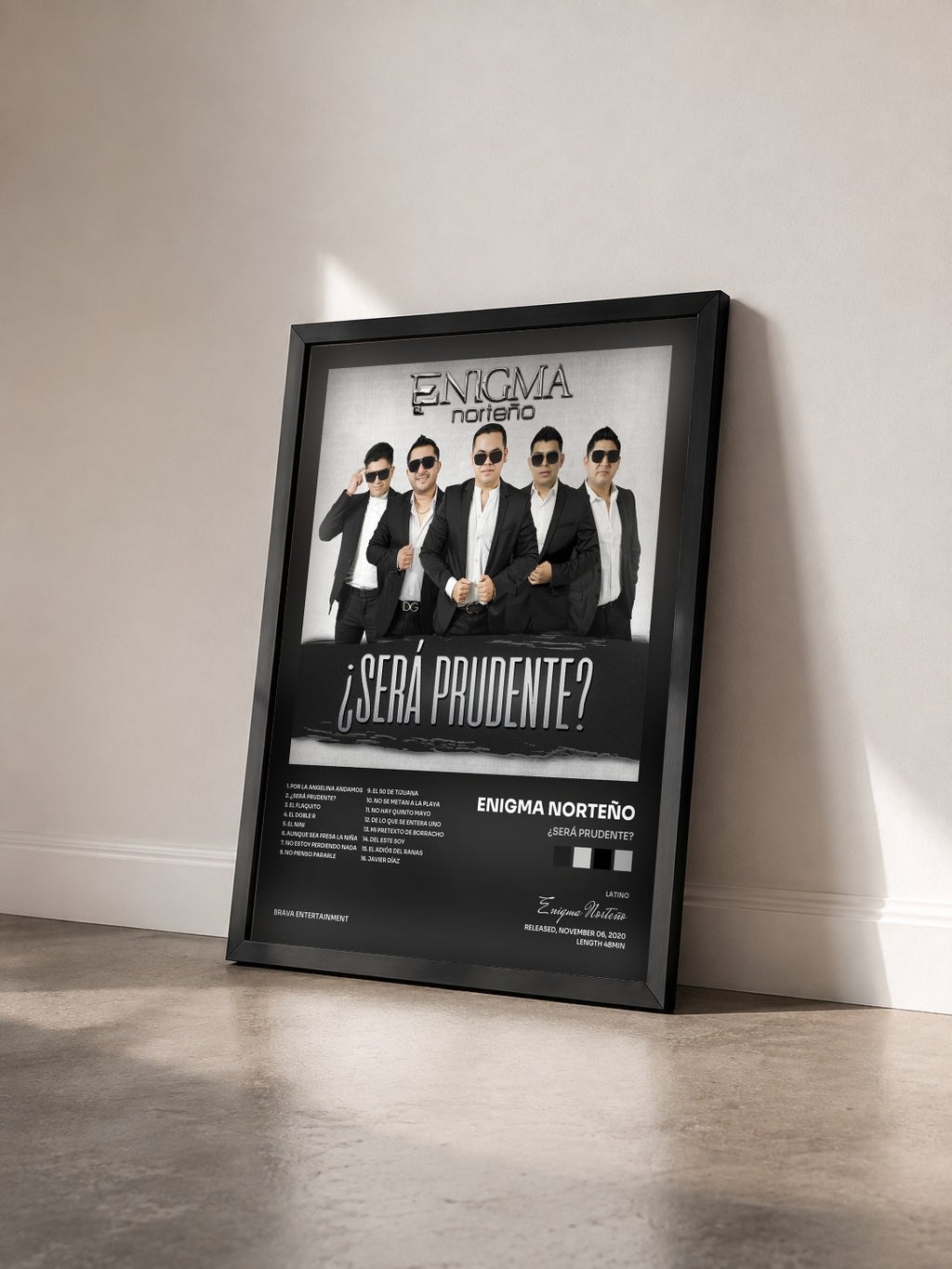 #noir Tableau de l'album ¿Será Prudente? de Enigma Norteño vu de trois quarts, cadre noir