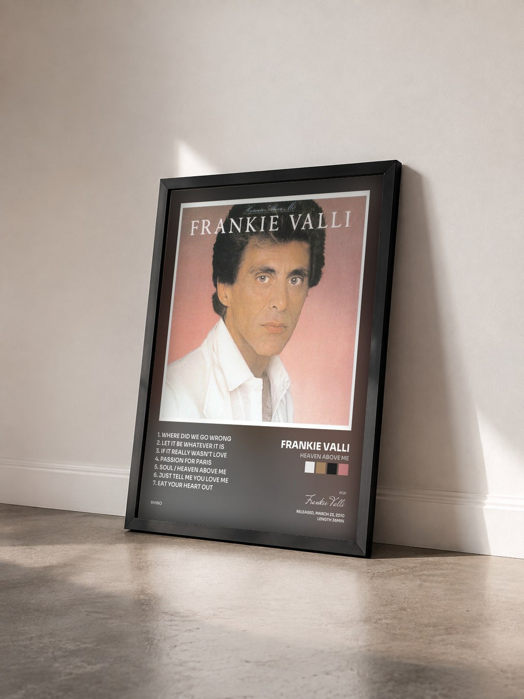 #noir Tableau de l'album Heaven Above Me de Frankie Valli vu de trois quarts, cadre noir