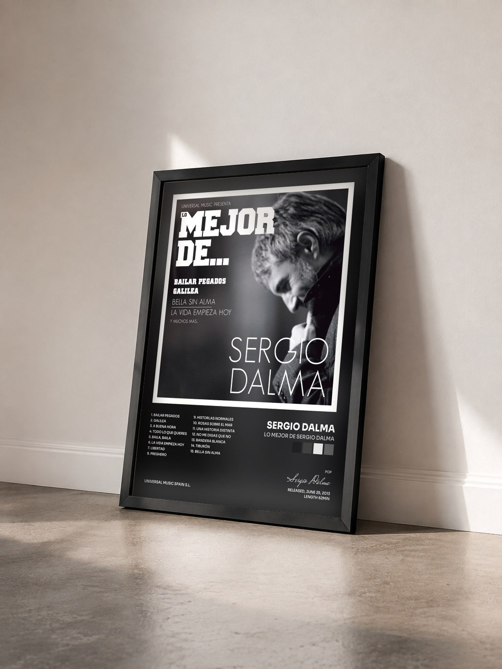 #noir Tableau de l'album Lo Mejor De Sergio Dalma de Sergio Dalma vu de trois quarts, cadre noir