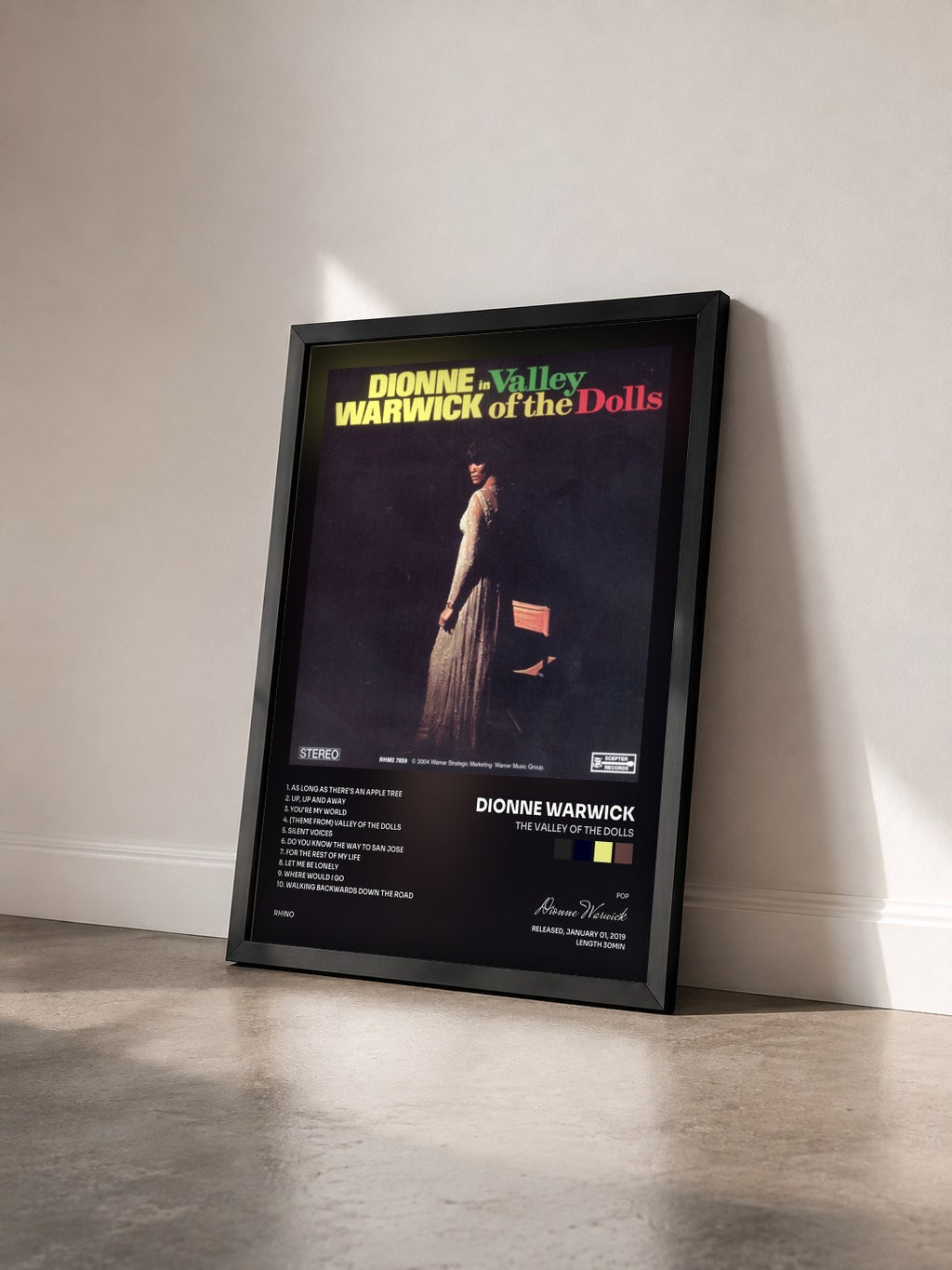 #noir Tableau de l'album The Valley of the Dolls de Dionne Warwick vu de trois quarts, cadre noir