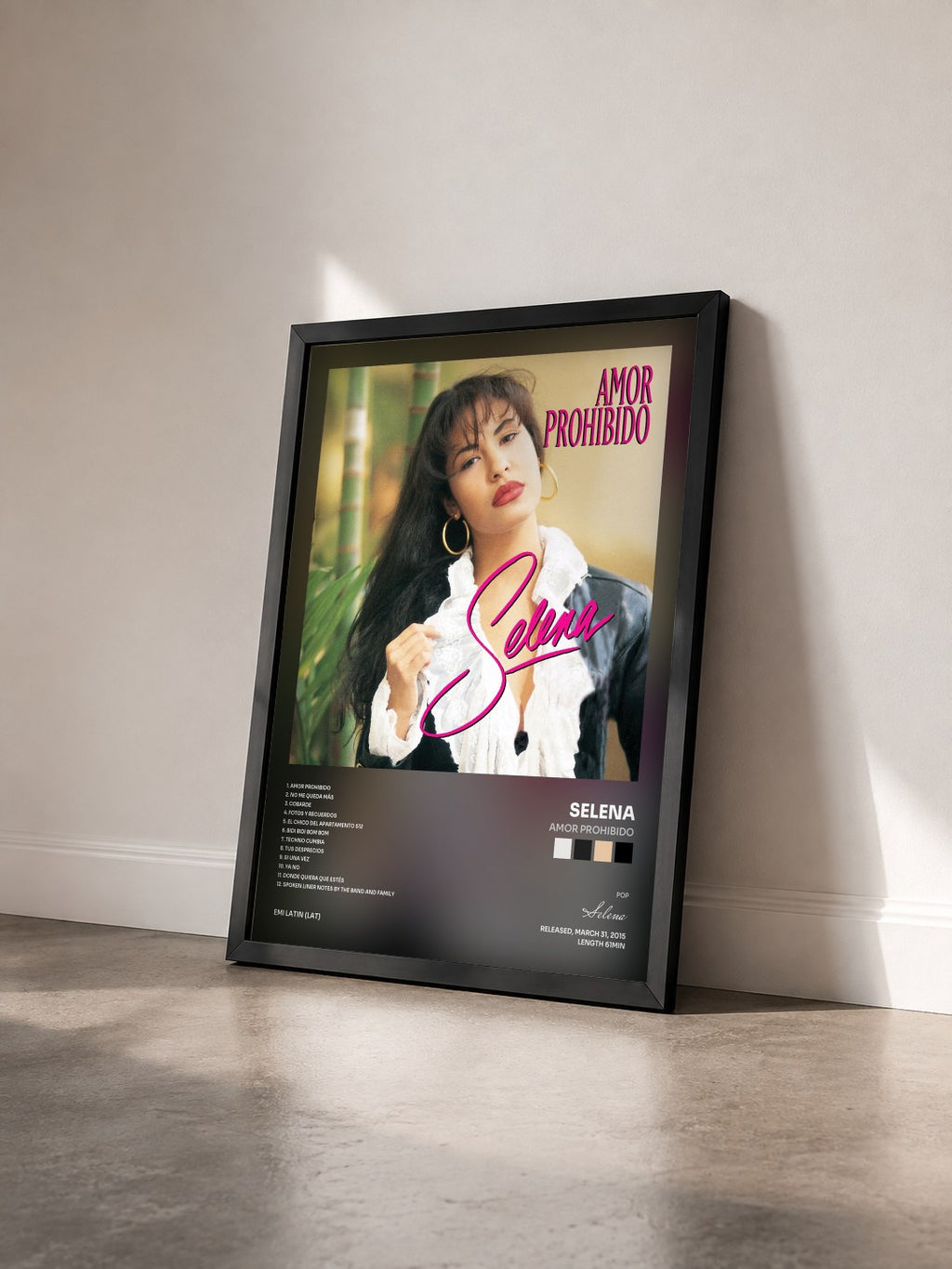 #noir Tableau de l'album Amor Prohibido de Selena vu de trois quarts, cadre noir