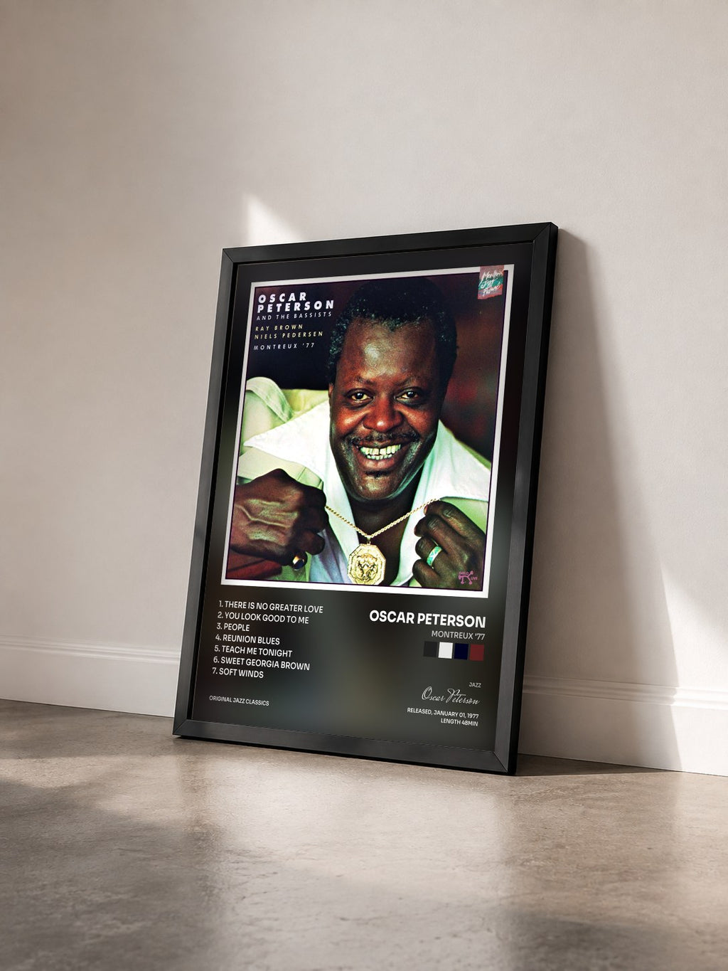 #noir Tableau de l'album Montreux '77 de Oscar Peterson vu de trois quarts, cadre noir