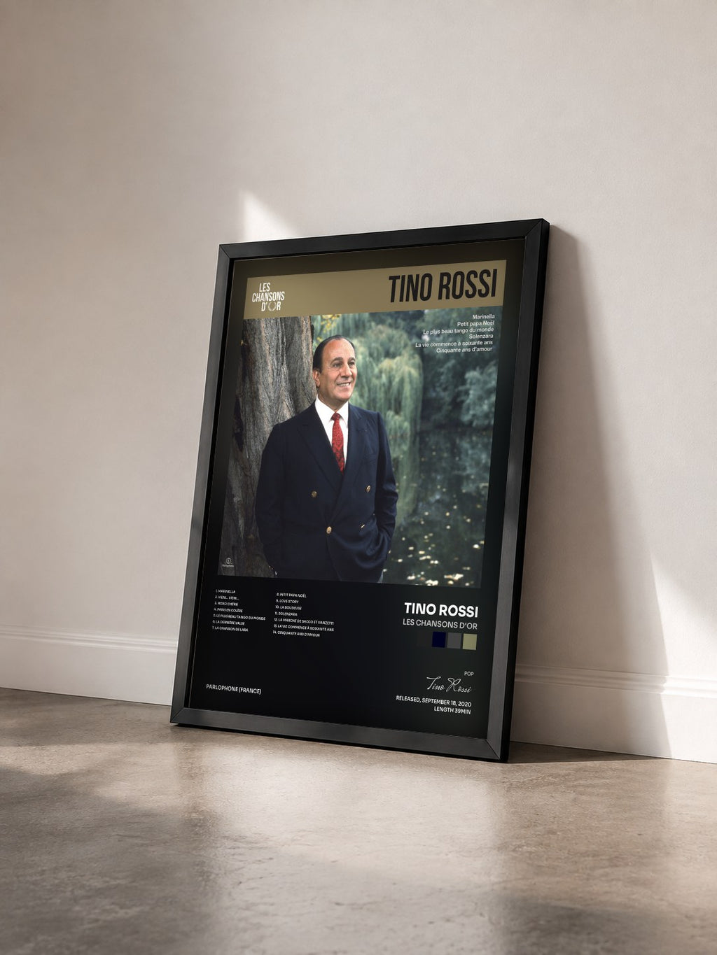 #noir Tableau de l'album Les chansons d'or de Tino Rossi vu de trois quarts, cadre noir