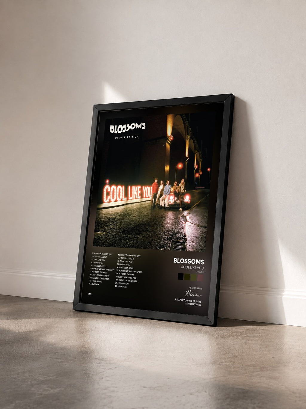 #noir Tableau de l'album Cool Like You (Deluxe) de Blossoms vu de trois quarts, cadre noir