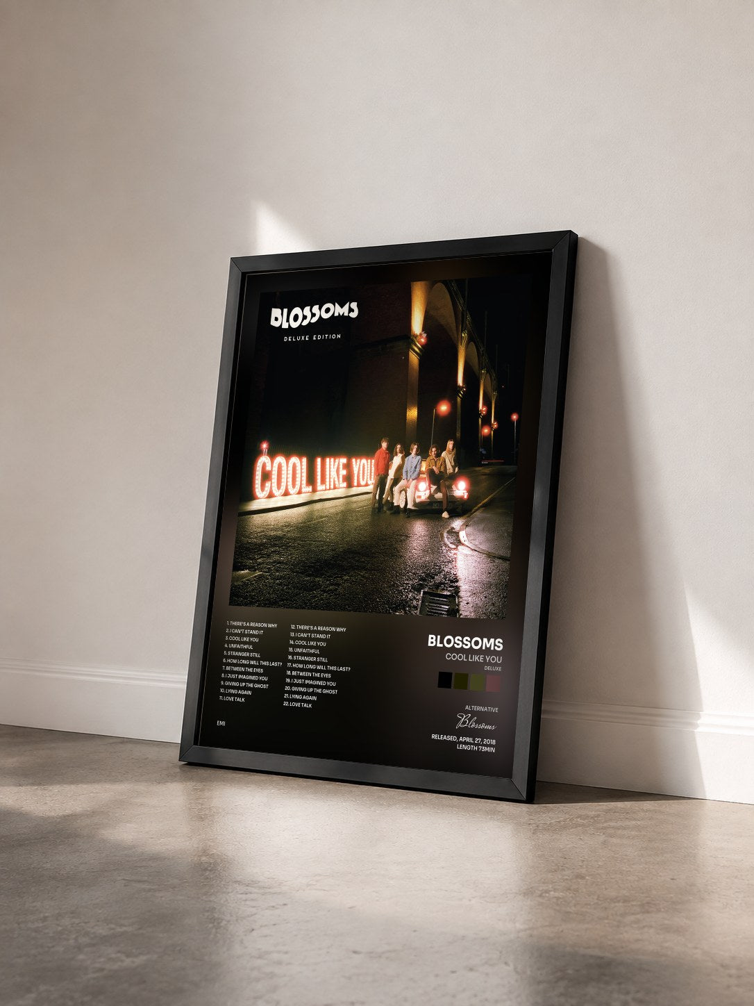 #noir Tableau de l'album Cool Like You (Deluxe) de Blossoms vu de trois quarts, cadre noir