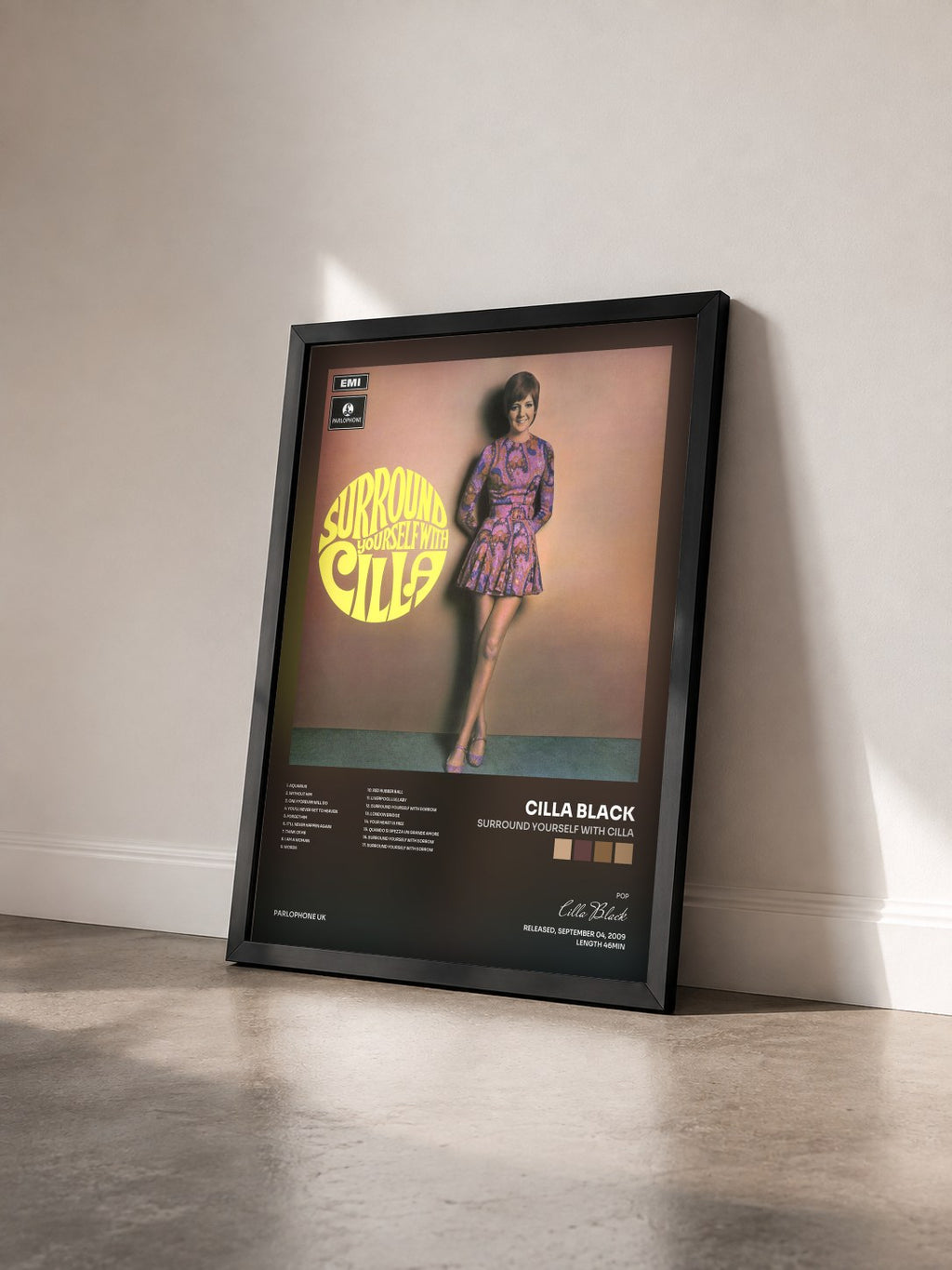 #noir Tableau de l'album Surround Yourself With Cilla de Cilla Black vu de trois quarts, cadre noir
