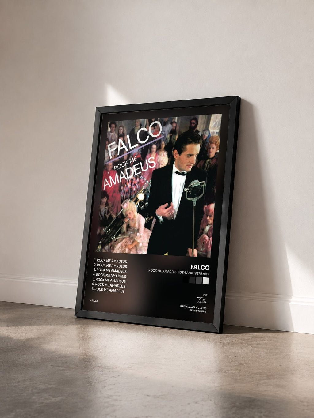 #noir Tableau de l'album Rock Me Amadeus 30th Anniversary de Falco vu de trois quarts, cadre noir