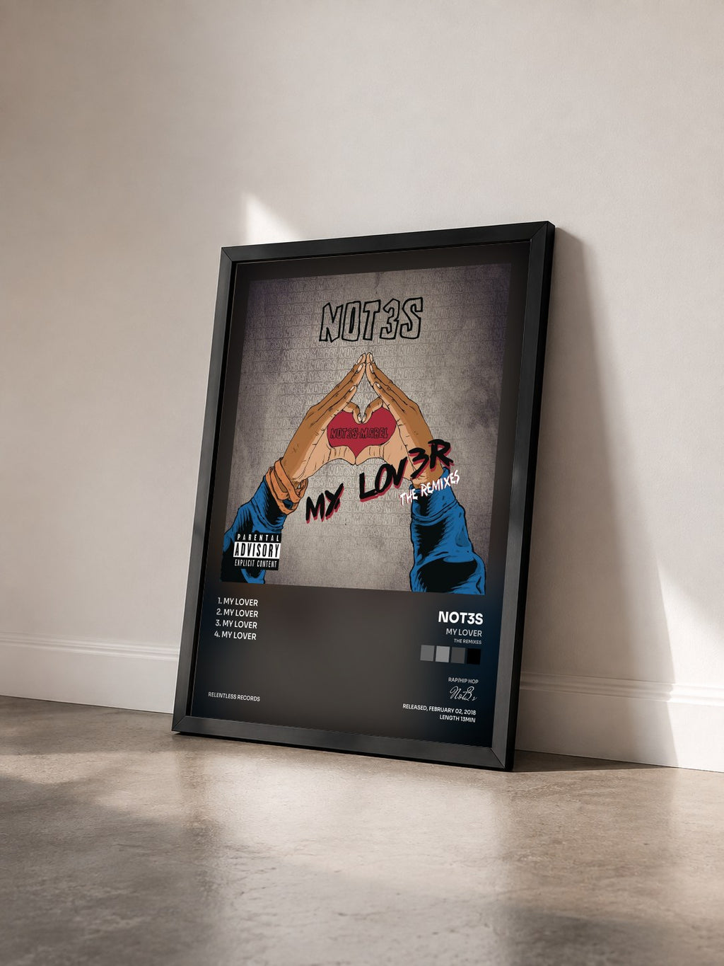 #noir Tableau de l'album My Lover (The Remixes) de Not3s vu de trois quarts, cadre noir