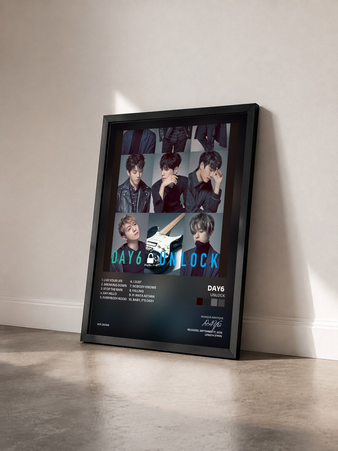 #noir Tableau de l'album UNLOCK de DAY6  vu de trois quarts, cadre noir