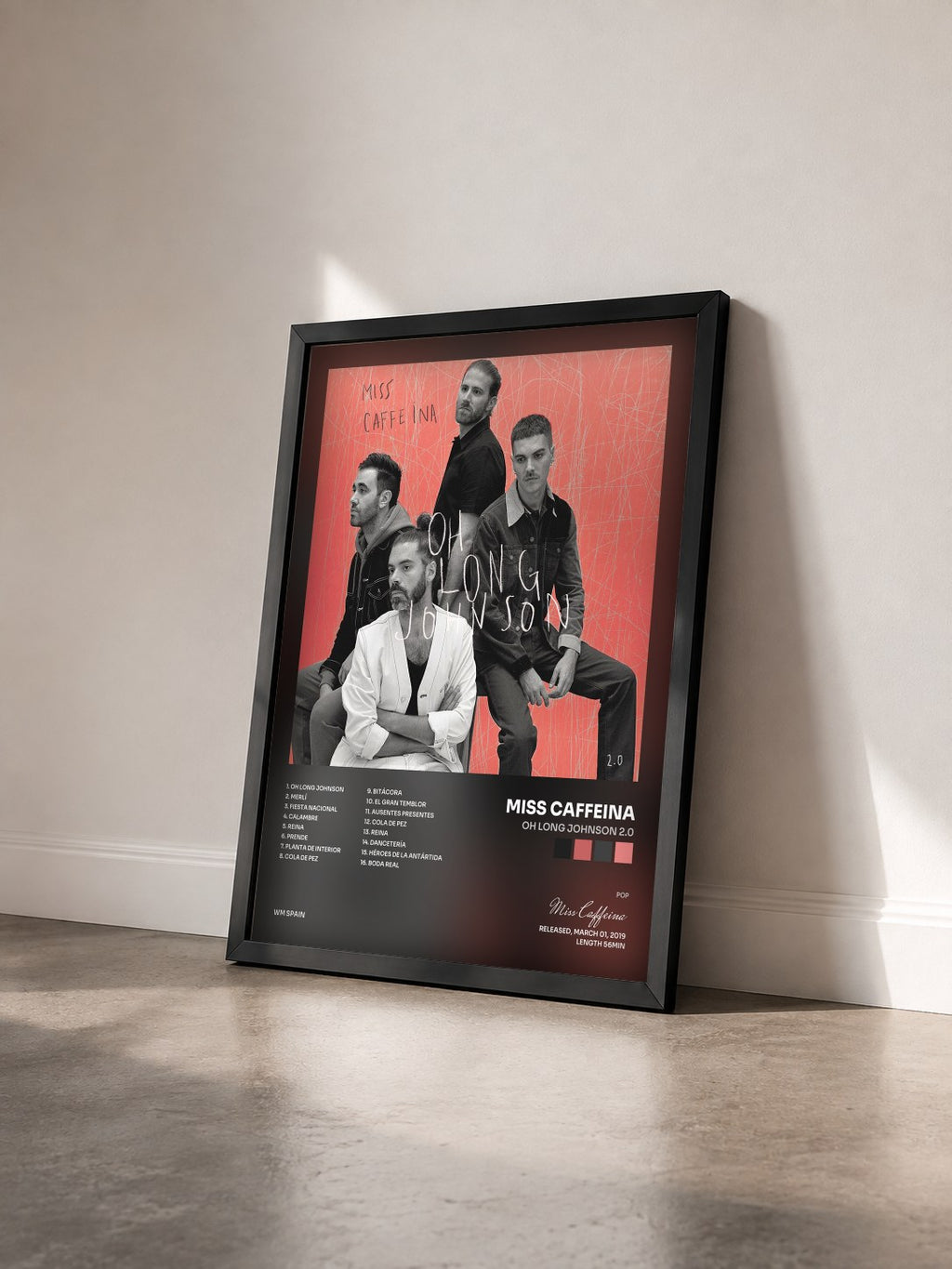 #noir Tableau de l'album Oh Long Johnson 2.0 de Miss Caffeina vu de trois quarts, cadre noir
