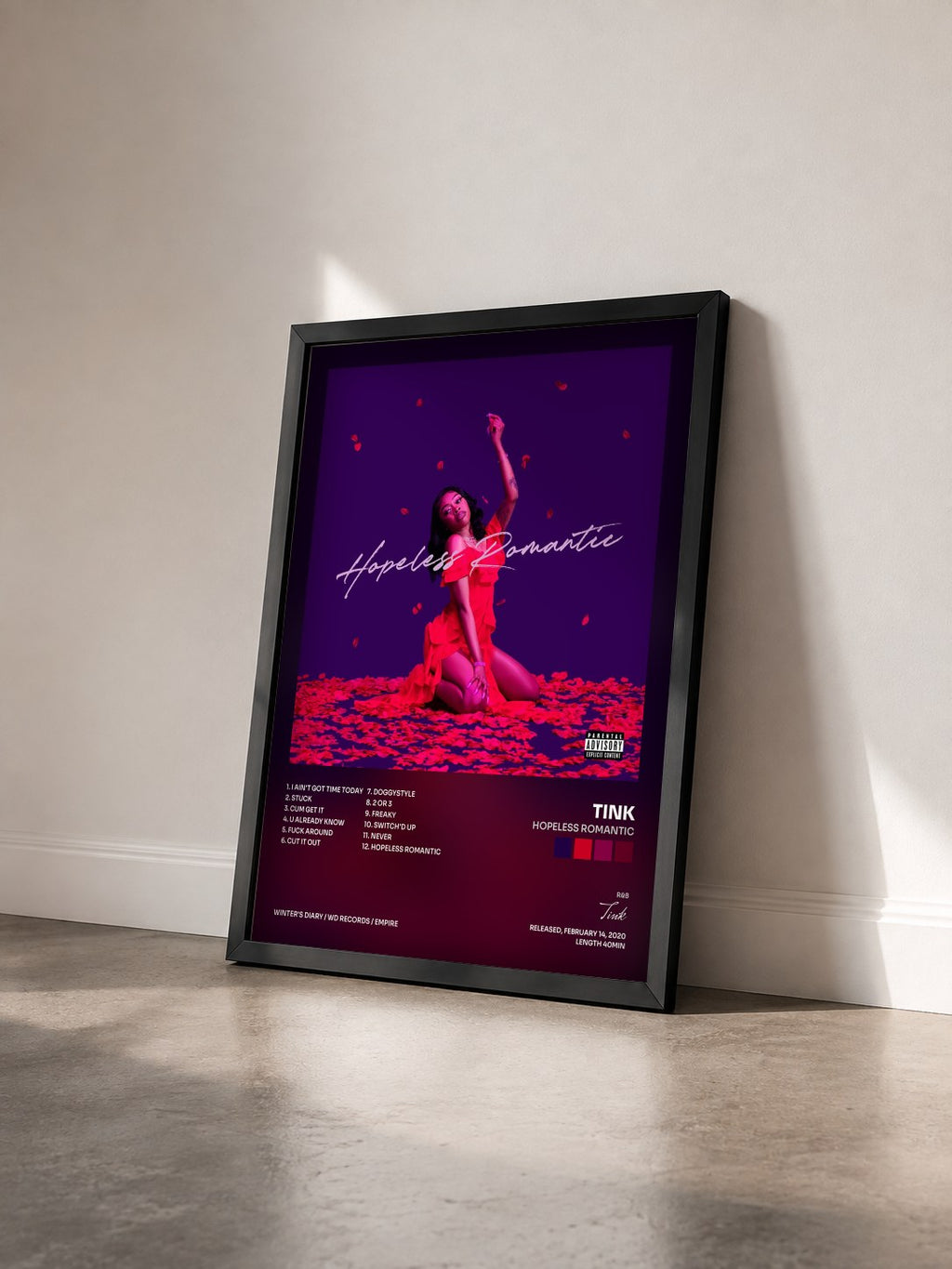 #noir Tableau de l'album Hopeless Romantic de Tink vu de trois quarts, cadre noir