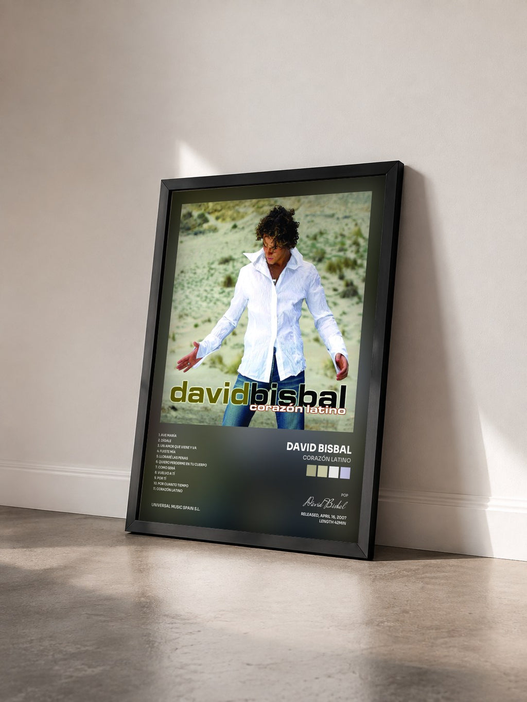 #noir Tableau de l'album Corazón Latino de David Bisbal vu de trois quarts, cadre noir