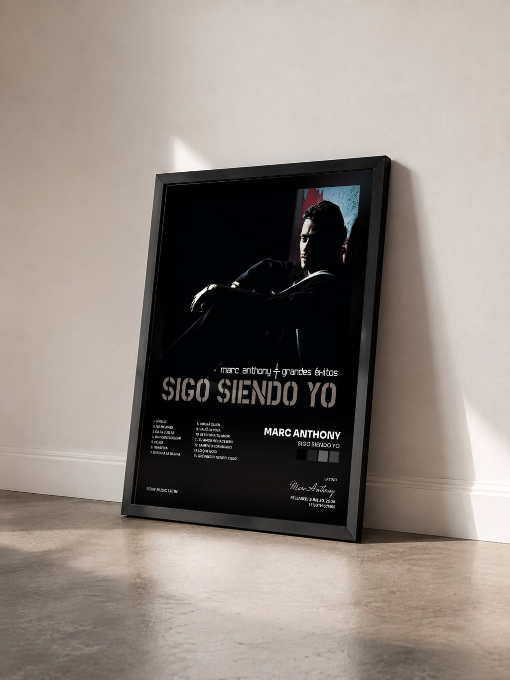 #noir Tableau de l'album Sigo Siendo Yo de Marc Anthony vu de trois quarts, cadre noir